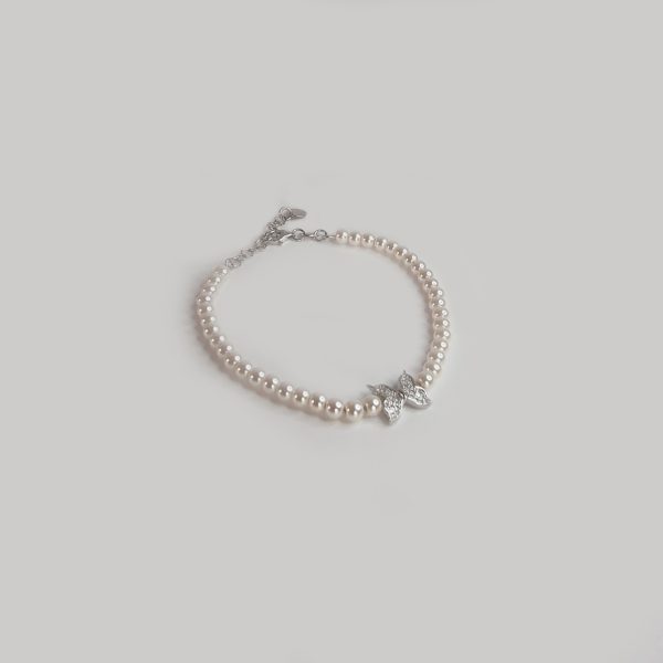 Bracciale in perle con farfalla